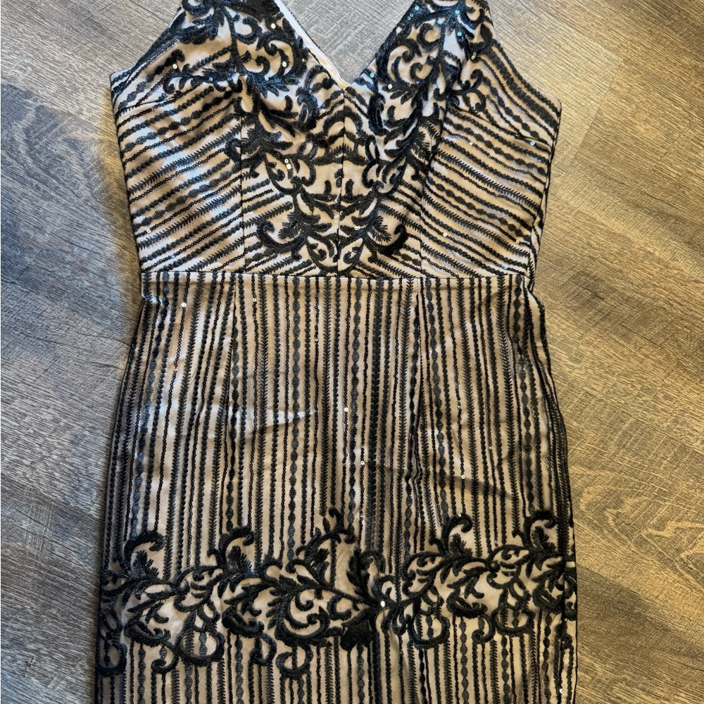 Elegant Black Striped Dress Minuet Brand Size Medium Formal Fitted Short